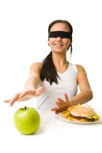 grain brain diet woman choosing healthy food